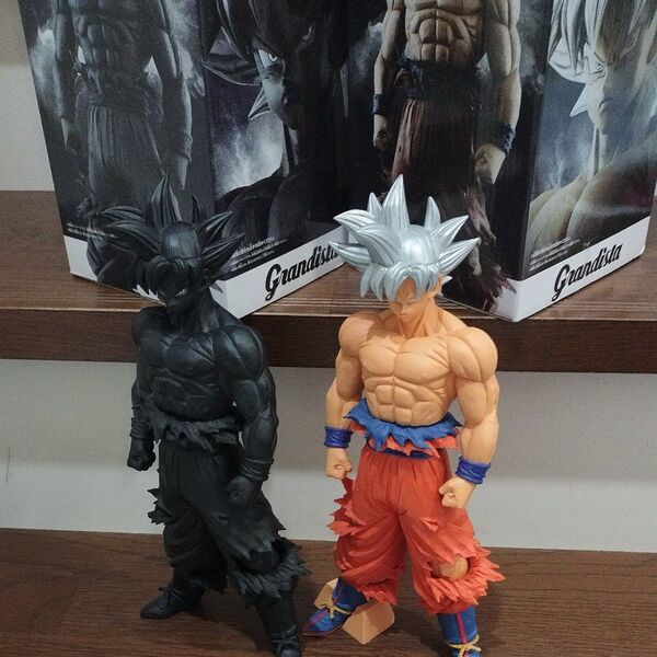 【開封品】ドラゴンボール 孫悟空 身勝手の極意通常カラー&ブラックカラー 2体セット Grandista