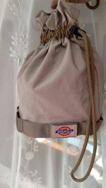 Dickies 巾着袋 (ショルダー116cm)ディッキーズ ベージュ ポーチ 小物入れ 500mlペットボトル可、長財布可 美品