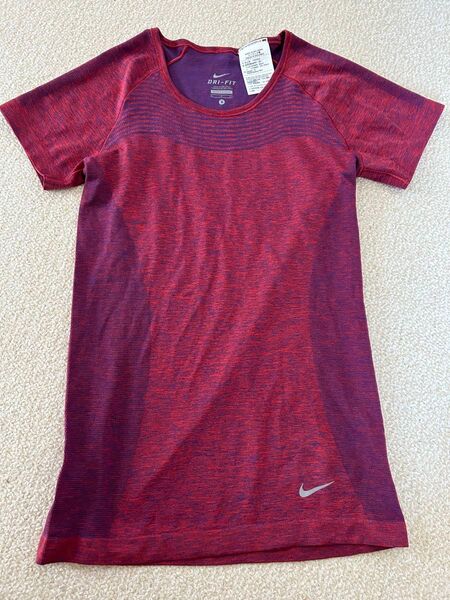 ナイキ DRI-FIT サイズ S レディース マルチカラー クルーネック 半袖