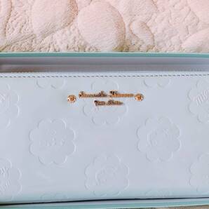 新品!!完売 サマンサタバサ&ペコちゃん 型押 エナメル ラウンド長財布 水色