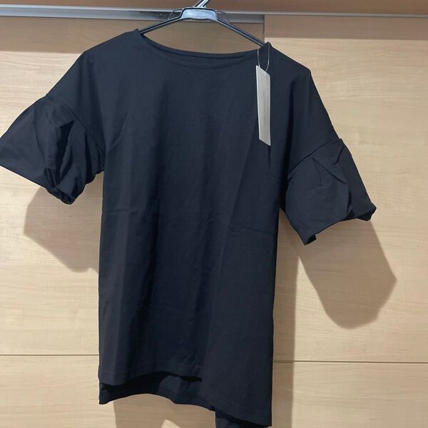 フリルTシャツ