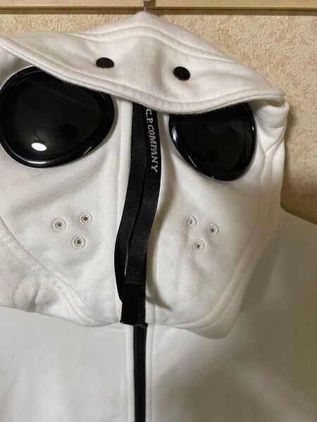 CP COMPANY ゴーグル付きパーカー ホワイト