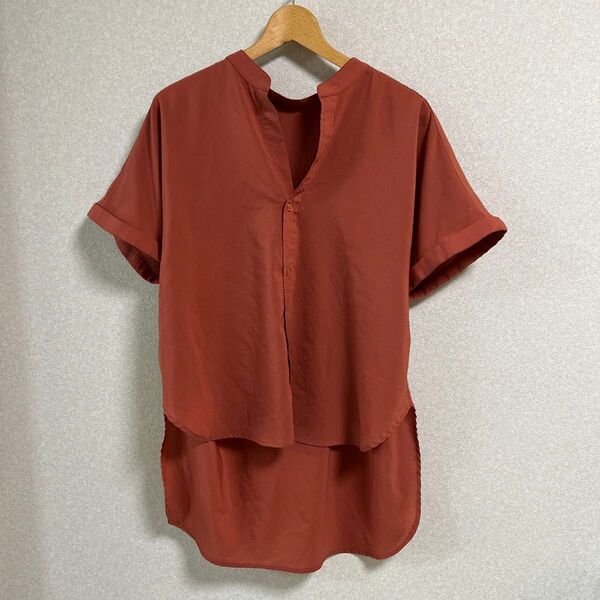 美品 Ur's ユアーズ シャツ ブラウス スキッパー Vネック テラコッタ お尻が隠れるサイズ