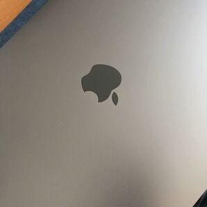 【美品】MacBook Air 13.3inch/8GB/256GB(付属品未使用新品)バッテリー正常(充放電72)