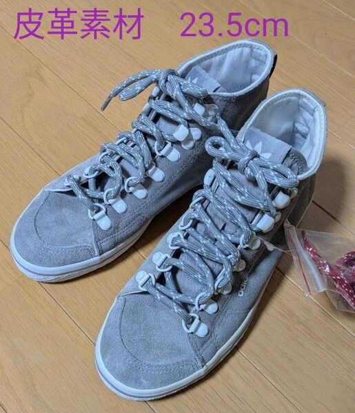 未使用 adidas ハイカットスニーカー 23.5cm 皮革素材 グレー アディダス