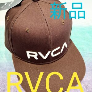【新品 RVCA(ルーカ)】立体刺繍ロゴしっかりめキャップ TWILL SNAPBACK BE041950ブラウンにベージュロゴ
