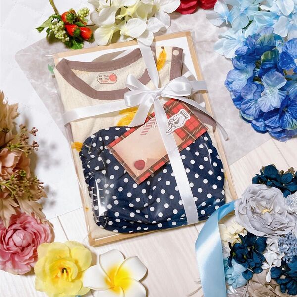 出産祝いに☆ ギフトセット バナナ柄が可愛いロンパース ハンドメイド リバーシブルスタイ かぼちゃパンツ