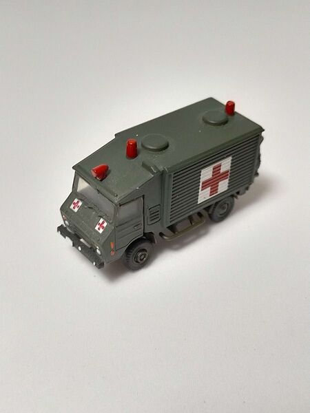 1/144 陸自 1トン半救急車 /救護用エアドーム 日本沈没 D2計画編 タカラトミー