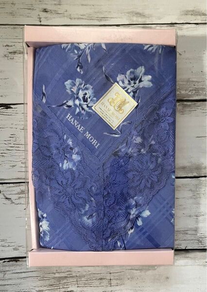 美品 HANAE MORI 大盤 ハンカチ カーネーション柄 ラベンダーカラー 花柄 パープル