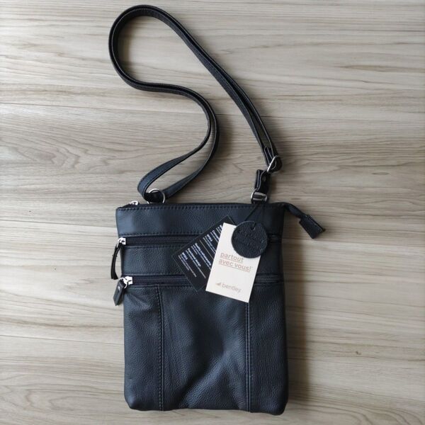 【新品】レザー ショルダーバッグ 黒