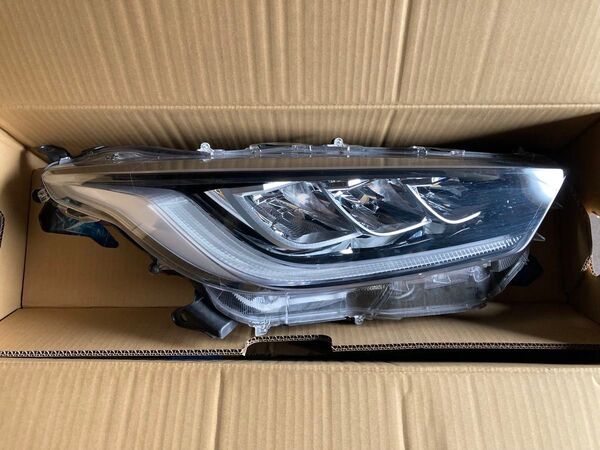ヤリス 右ライト LED KOITO K0-3 MXPA10/MXPA15/MXPH10/MXPH15 YARIS