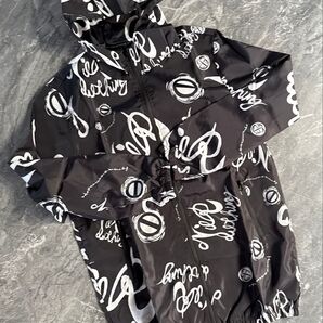 【NieR clothing】総柄フード付ウインドブレーカー【非売品】