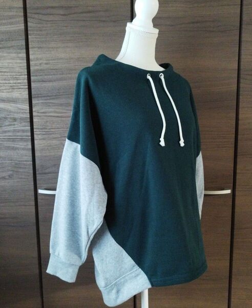 新品未使用タグ付☆framesRaycassin バイカラートレーナースウェット