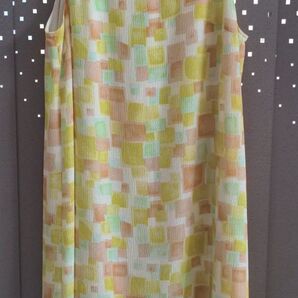 ワンピース ノースリーブ 図形プリント