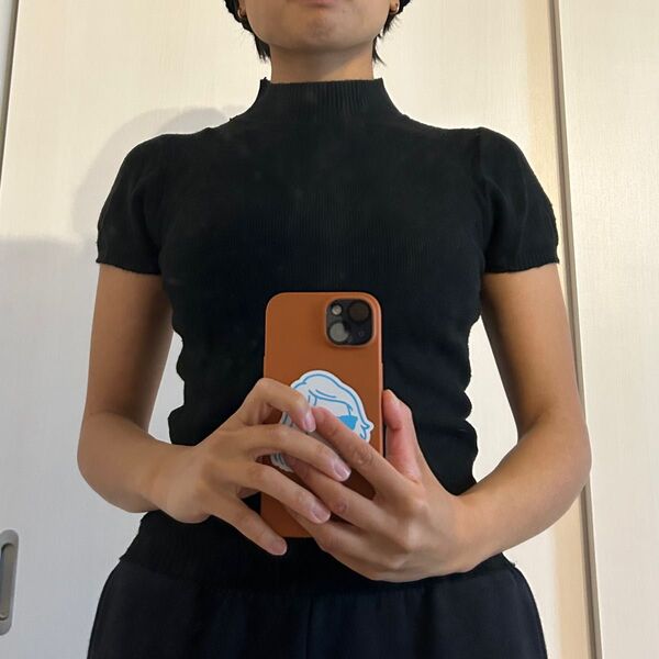 黒の半袖トップス ハイネック パフスリーブ風