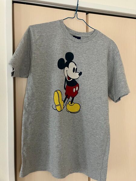 今日限定値引き未使用に近いミッキーマウスTシャツ グレー