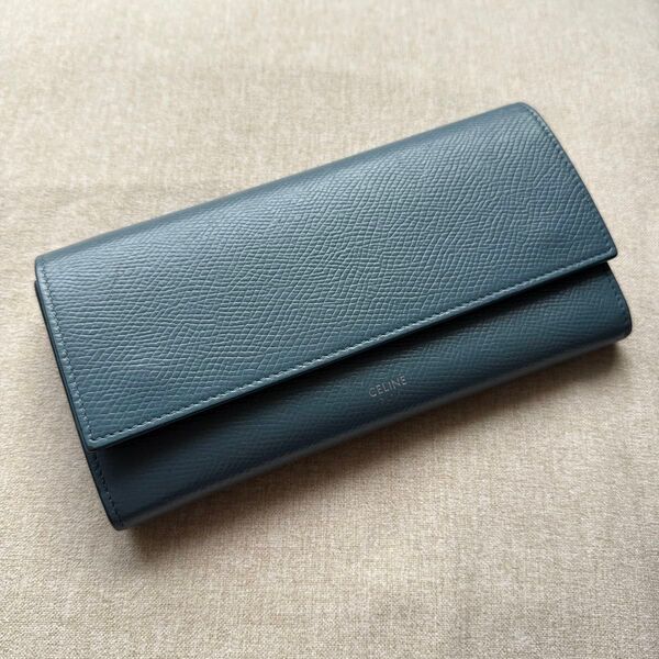 セリーヌ ラージフラップ レザー ウォレット 二つ折り財布