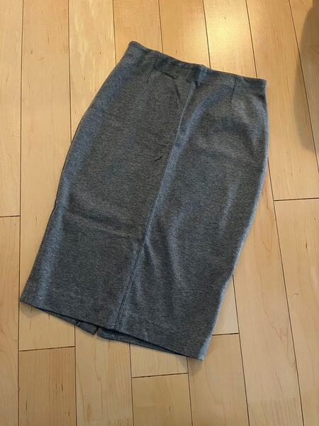 ユニクロ ペンシルスカート グレー