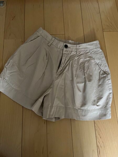 ユニクロ タック入りハイウエスト 麻混ショートパンツ