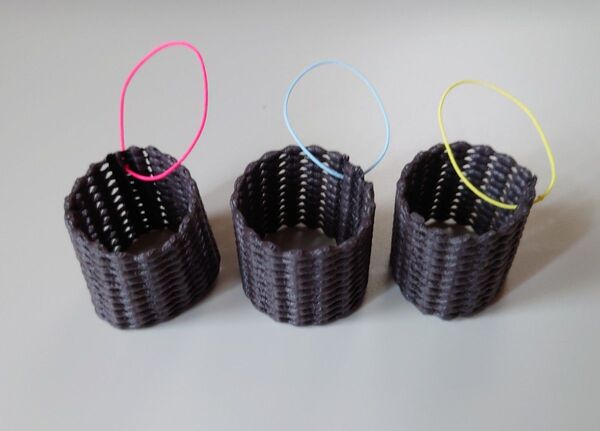 【ペットボトル 簡単 やわらかキャップオープナー 】② ご家族やご高齢の方にも 白おまけ(^^)