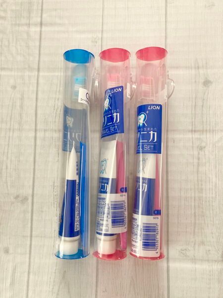 クリニカ トラベルセット 3個セット 旅行に会社に キャップ付きで衛生的 歯ブラシ+歯磨き粉 ライオン