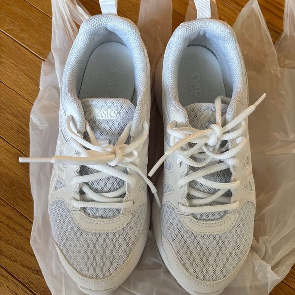 asics スニーカー 白