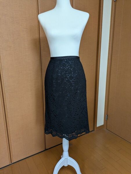 黒レースタイトスカート