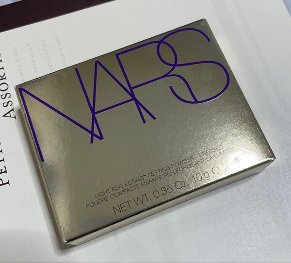 NARS LIGHT REFLECTING SETTING POWDER - PRESSED