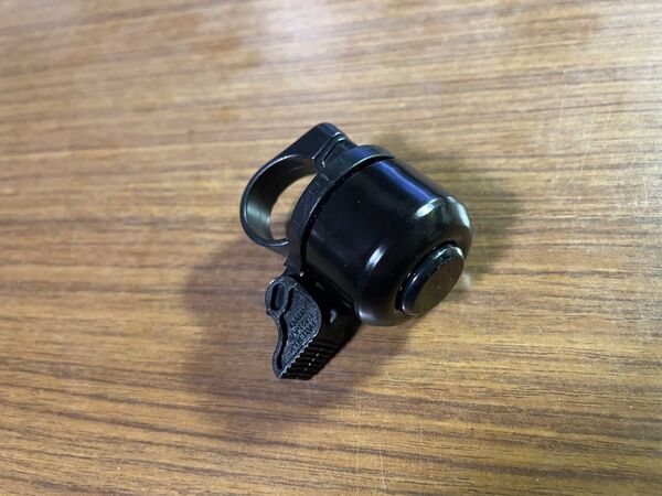 美品 自転車用ベル ブラックカラー