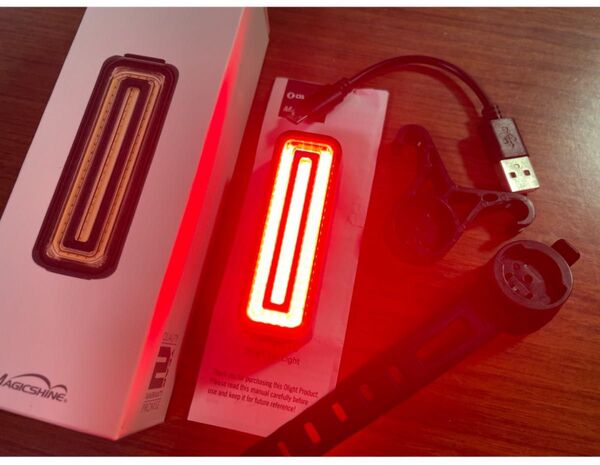 美品 Olight 100ルーメンブレーキモード搭載充電式テールライト RN100TL