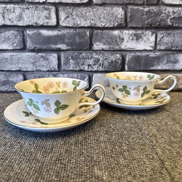 ウェッジウッド ワイルドストロベリー カップ&ソーサー セット 2客 WEDGWOOD 黒壺 ③