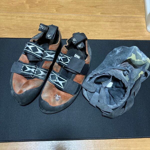 BOREAL クライミングシューズとチョークバッグ UK5 24cm