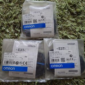 【未開封未使用品】3個セット OMRON 光電スイッチ E3T-ST12