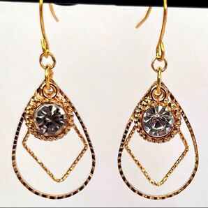 ハンドメイドピアス、ラインストーン、デザインフレーム組み合わせ