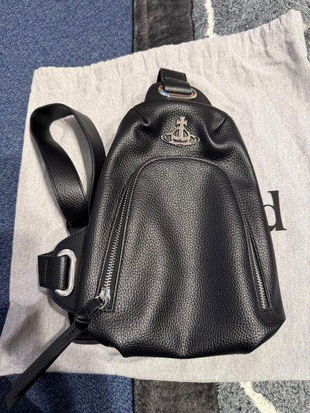 ヴィヴィアンウエストウッド スリングバッグ ボディバッグ レザー ショルダーバッグ