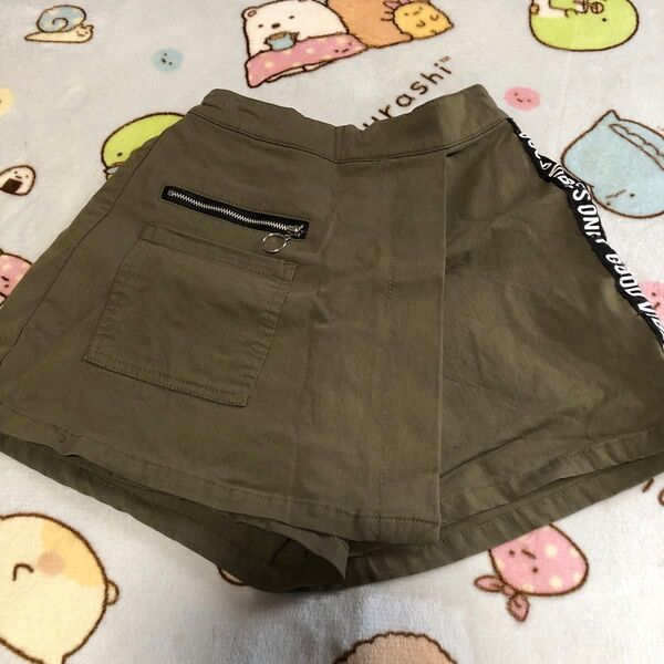 ショートパンツ カーキ サイドロゴ ジッパー付き 女の子 140cm
