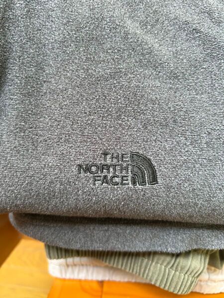 THE NORTH FACE ハーフジップトップス グレー
