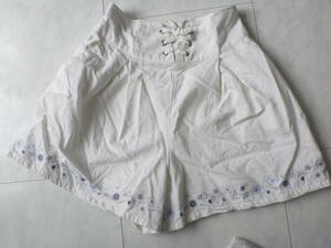 pom ponette(ポンポネット)　白×刺繍　キュロット　150