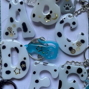 イニシャルキーホルダー「A」「B」「C」「D」「E」「F」ダルメシアン柄