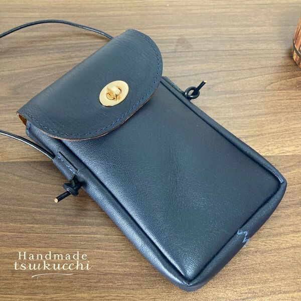 ハンドメイド 本革スマホポシェット ショルダーバッグ 革紐 ヌメ革 ネイビー