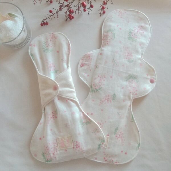 【布ナプキン】無添加コットンフランネルとダブルガーゼ 淡いピンクの花柄 30cm 37cm 2枚セット
