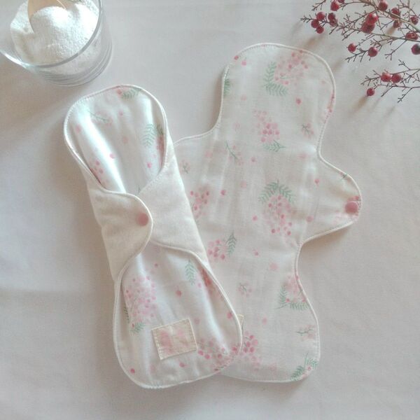 【布ナプキン】無添加コットンフランネルとダブルガーゼ 淡いピンクの花柄 26cm 30cm 2枚セット
