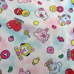 ☆変形ハギレ☆BTS bt21 綿ポリ生地 100cm×70cm(26×28cm欠けあり)