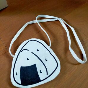 おにぎり型ポシェット