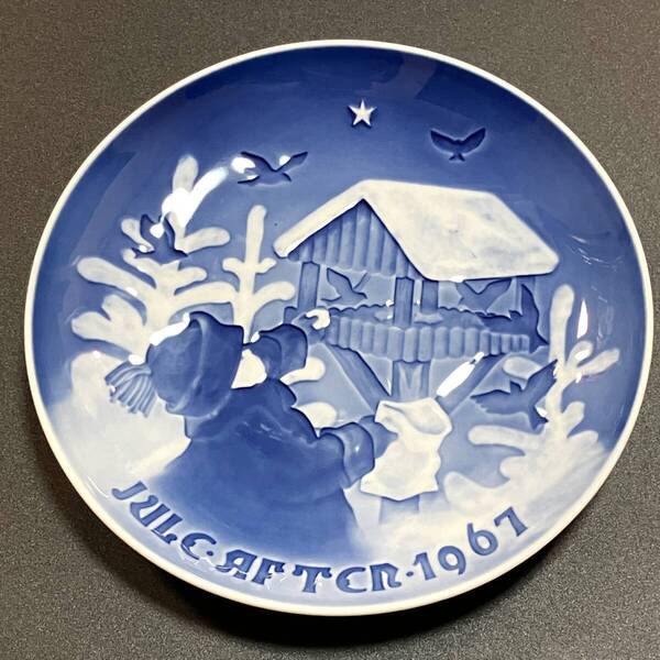 ビングオーグレンダール B&G オーナメントプレート 1967年『 鳥に餌付けする子供 』北欧 デンマーク クリスマス ビンテージ 飾り皿