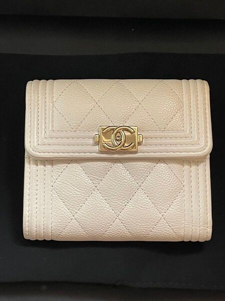CHANEL ボーイシャネル 三つ折り財布 キャビアスキン オフホワイト