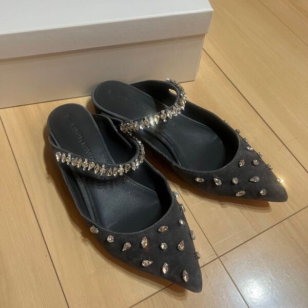 ツルバイマリコオイカワ ビジューフラットミュール パンプス
