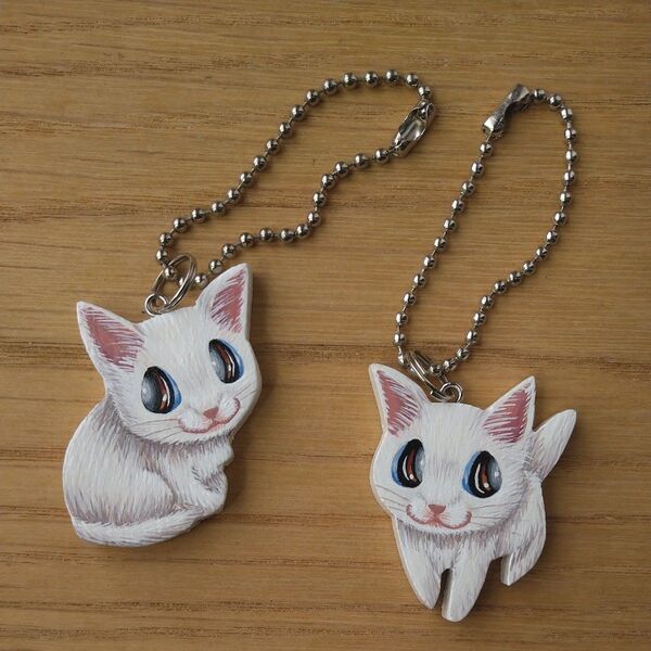猫No38・小キーホルダー2個セット バッグチャーム ハンドメイド雑貨 猫雑貨 アクセサリー 白猫青目