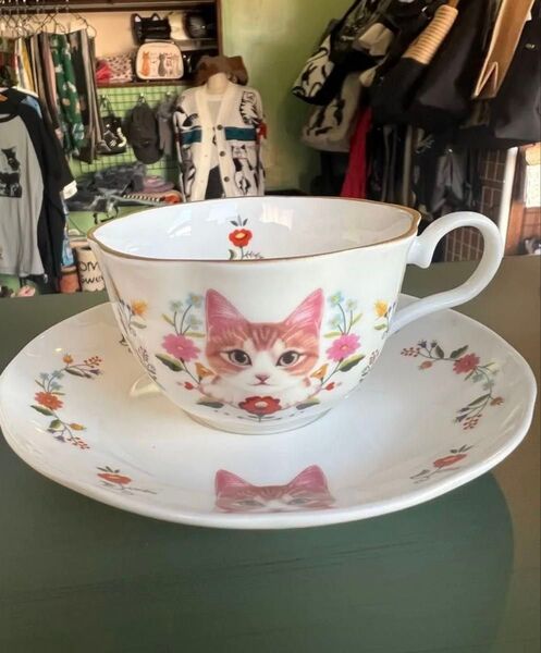 猫雑貨カップ&ソーサー白茶トラフェリシモ猫部猫モチーフ雑貨