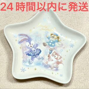 新品未使用☆東京ディズニーシー限定 ダッフィー&フレンズ スーベニアプレート 皿 2024 ダンシング・スノーフレークス